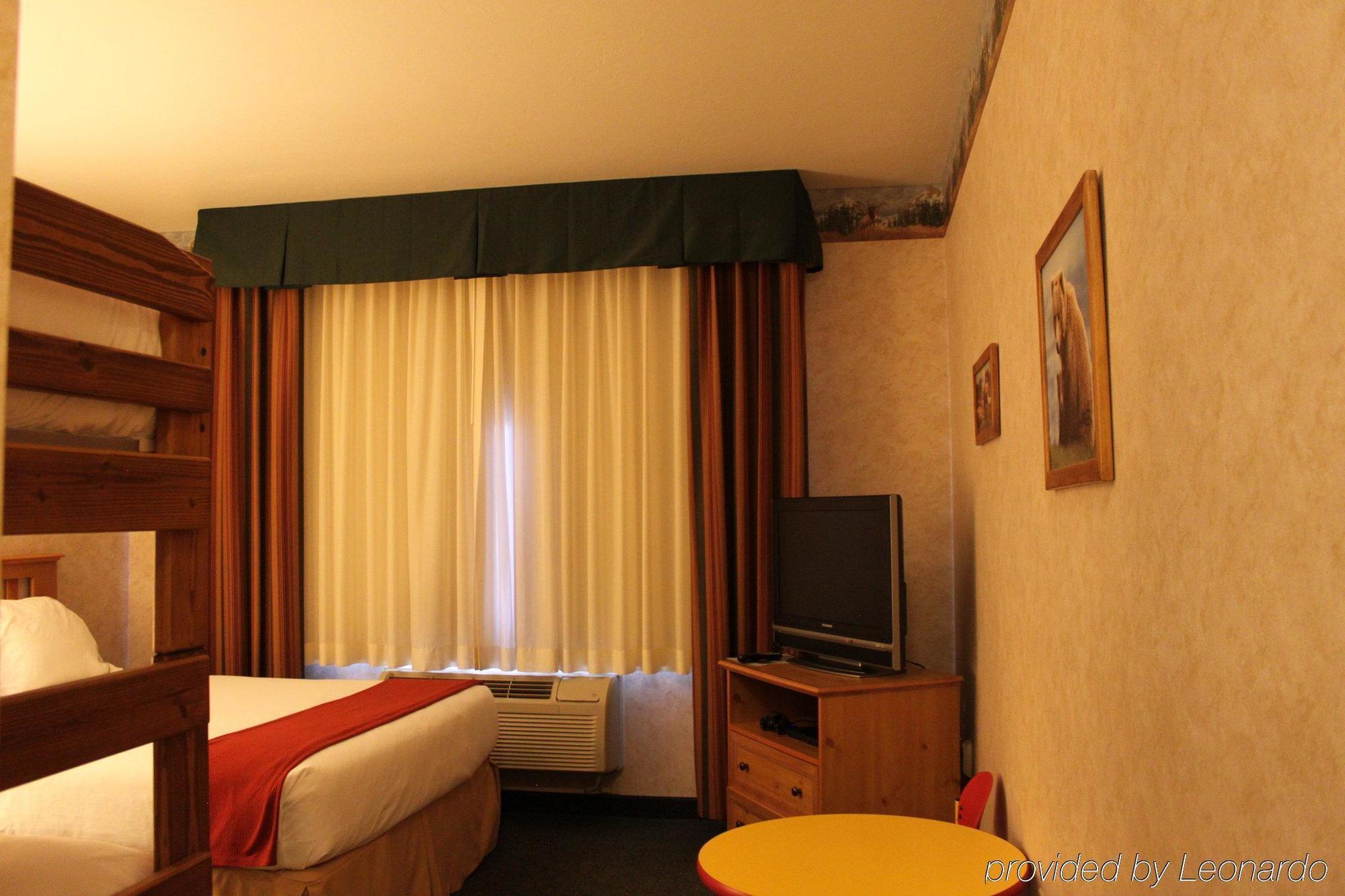 Holiday Inn Express Hotel & Suites Raton By Ihg Экстерьер фото