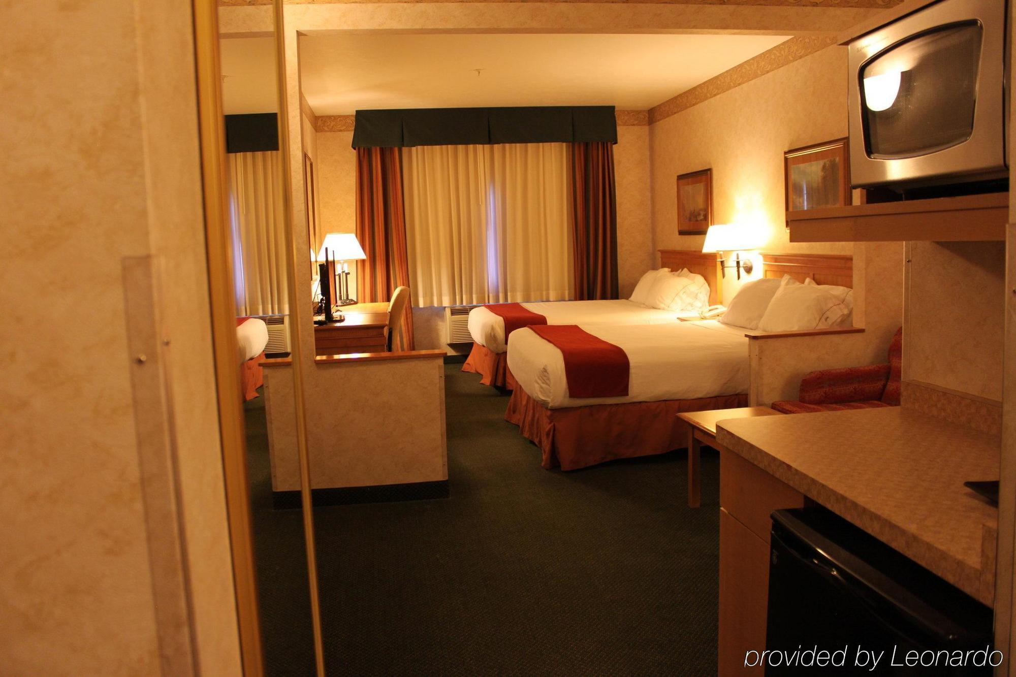 Holiday Inn Express Hotel & Suites Raton By Ihg Экстерьер фото