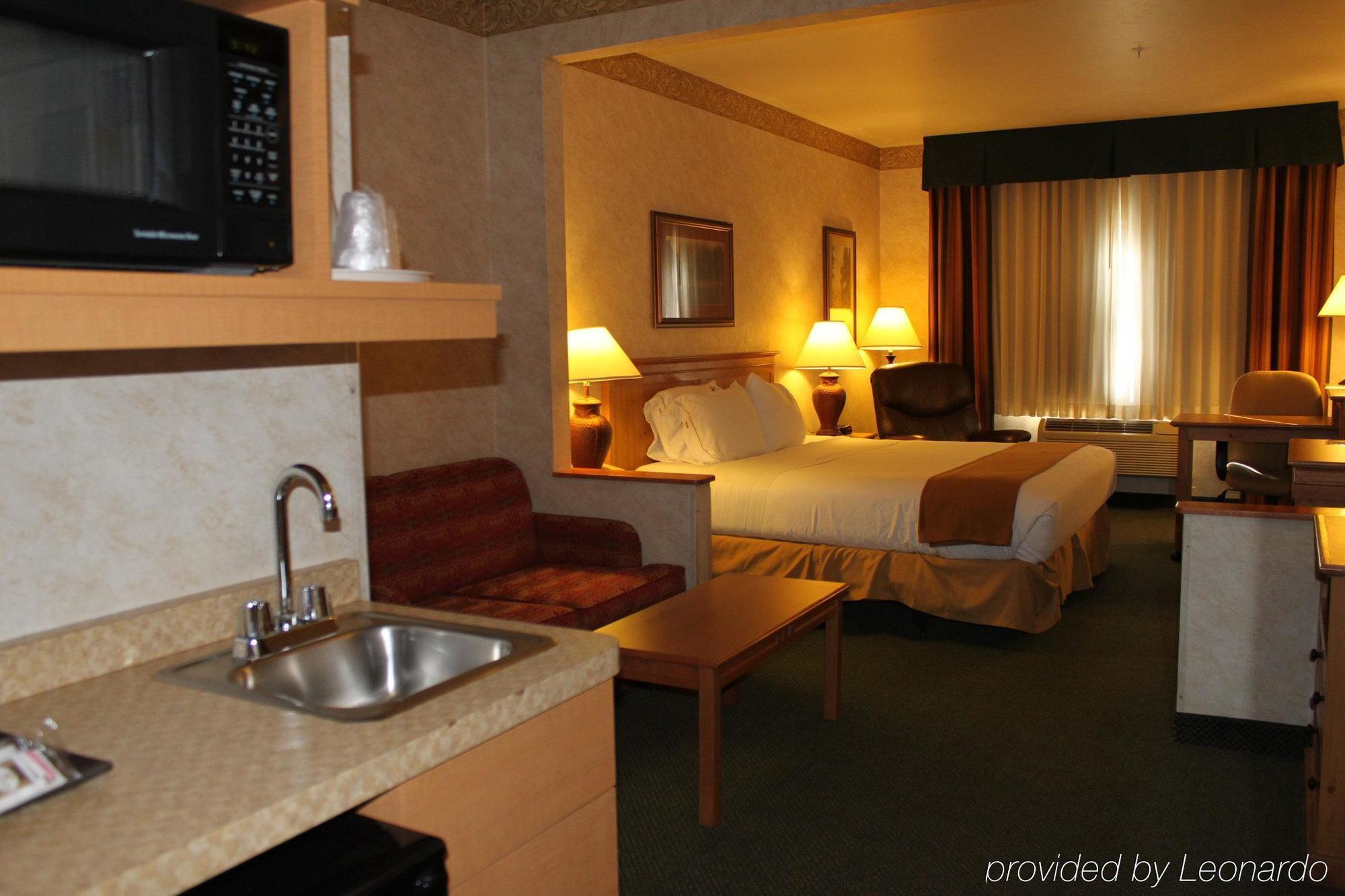 Holiday Inn Express Hotel & Suites Raton By Ihg Экстерьер фото