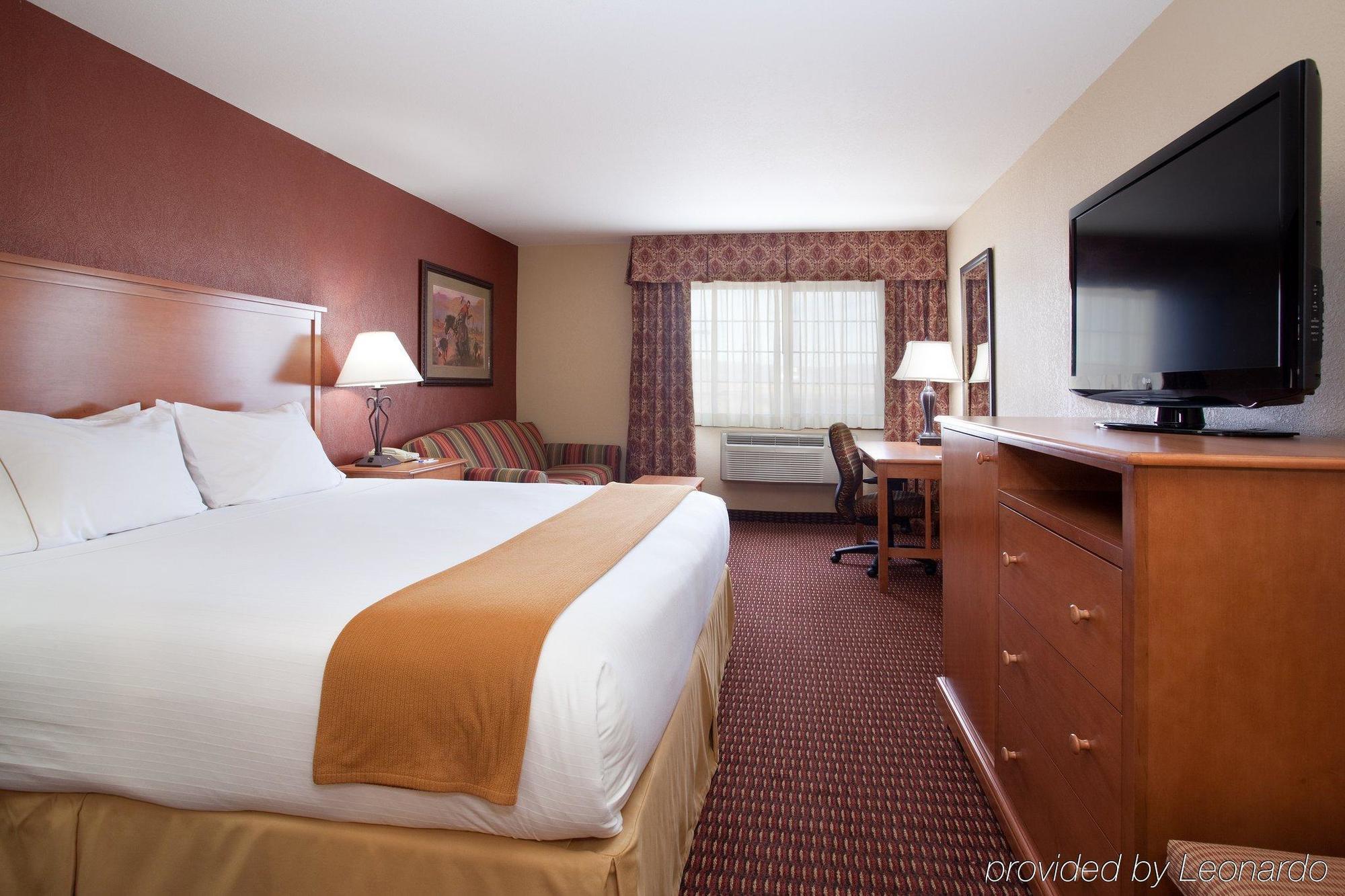 Holiday Inn Express Hotel & Suites Raton By Ihg Номер фото