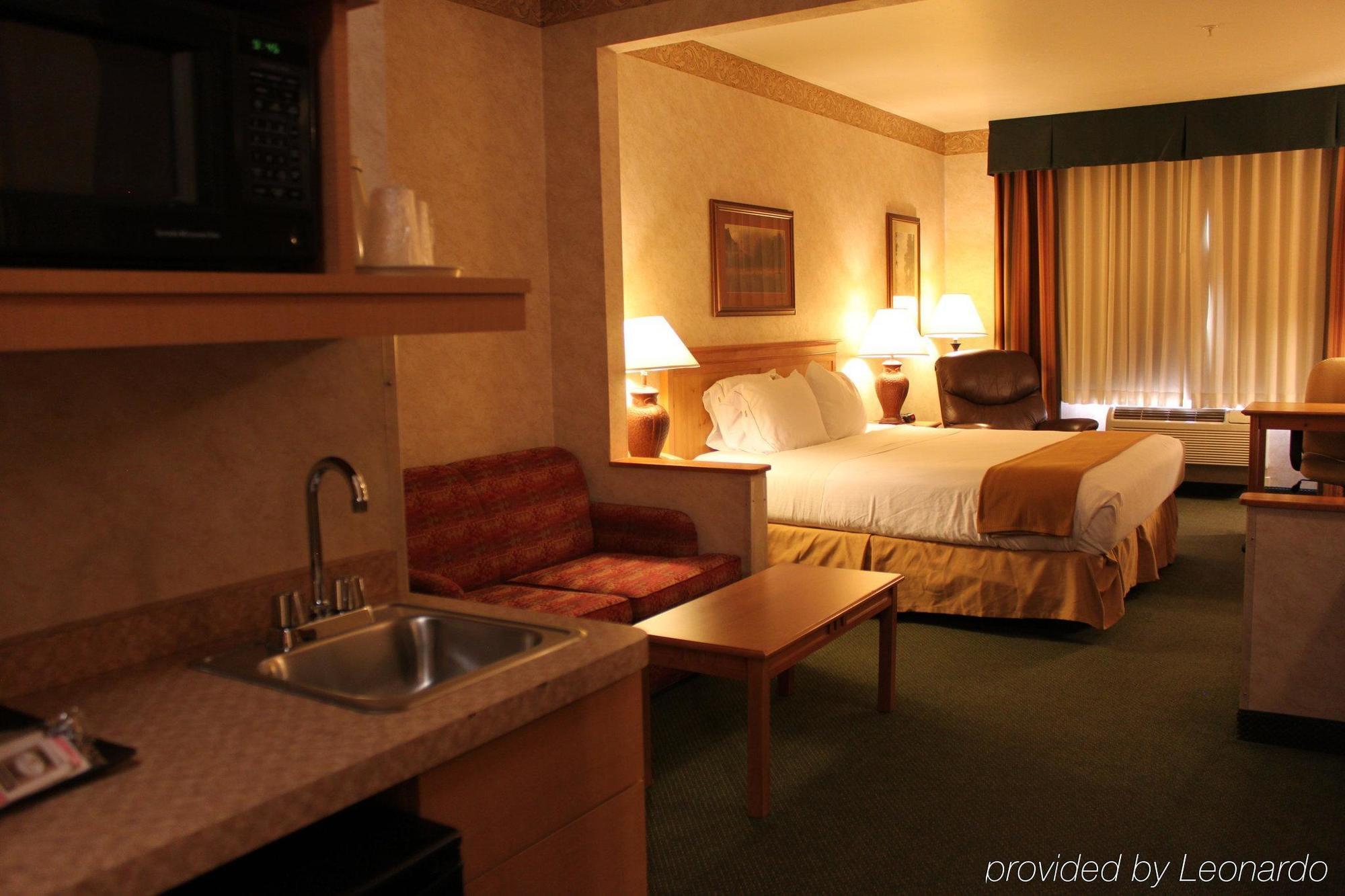 Holiday Inn Express Hotel & Suites Raton By Ihg Экстерьер фото