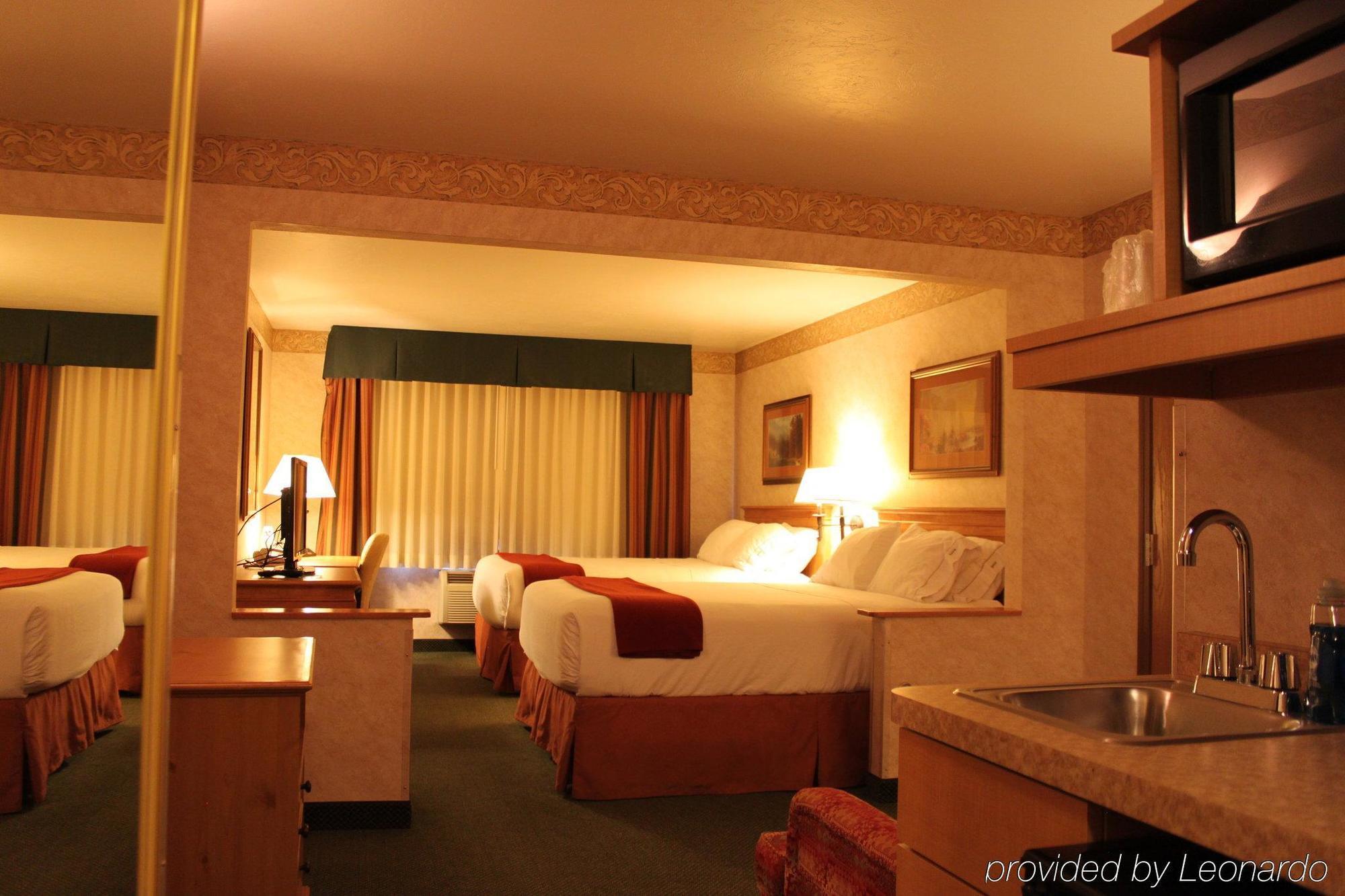 Holiday Inn Express Hotel & Suites Raton By Ihg Экстерьер фото