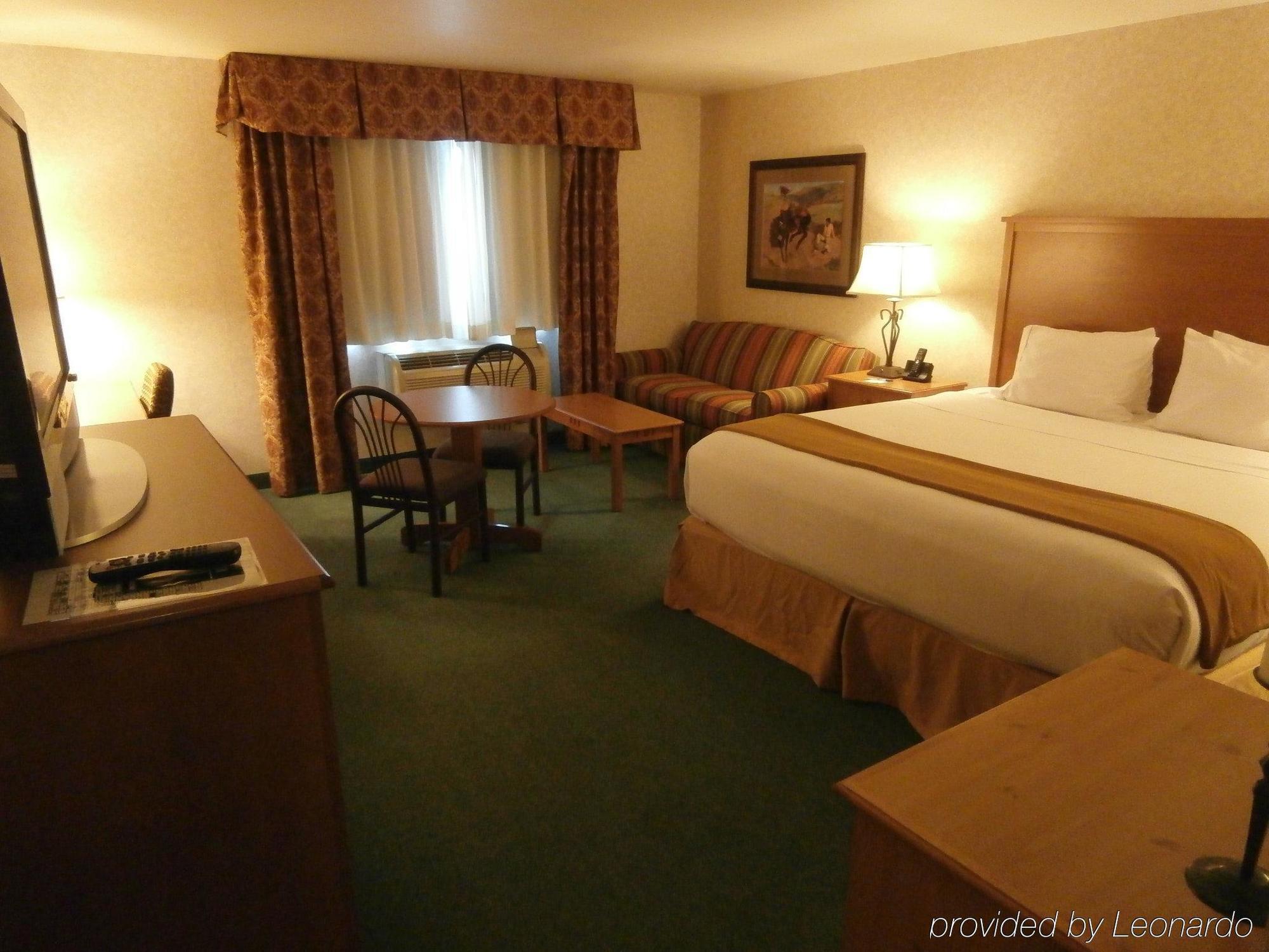 Holiday Inn Express Hotel & Suites Raton By Ihg Экстерьер фото